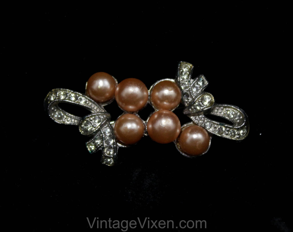 Charming 1930s Champagne Pearl Pin - 30s 40s Silver Hue Metal Brooch - Glam Starlet WWII Era - Rhinestone Bows & Fawn Pearl Clusters - 50560