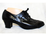 Size 9 1940s Style Shoes Made In 1950s 60s - Ladies Black Oxford Pumps - Lace Up with Patent Leather Toe Caps - Chic Large 50's Deadstock