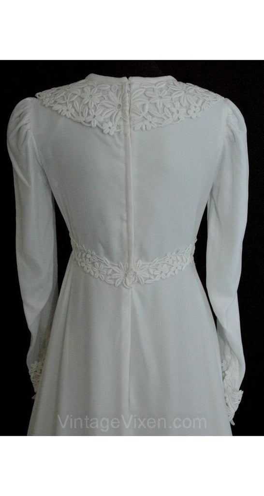 Size 8 Wedding Dress with Train - White Velvet Vintage Bridal Gown wit –  Vintage Vixen Clothing