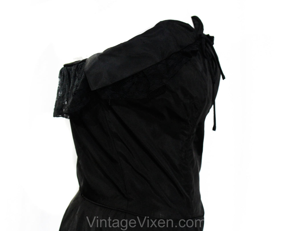 Size 2 1940s Evening Dress - XS Black Taffeta Authentic 30s 40s Formal Vintage Vixen Clothing Size 2 1940s Evening Dress - XS Black Taffeta Authentic 30s 40s Formal Vintage Vixen Clothing