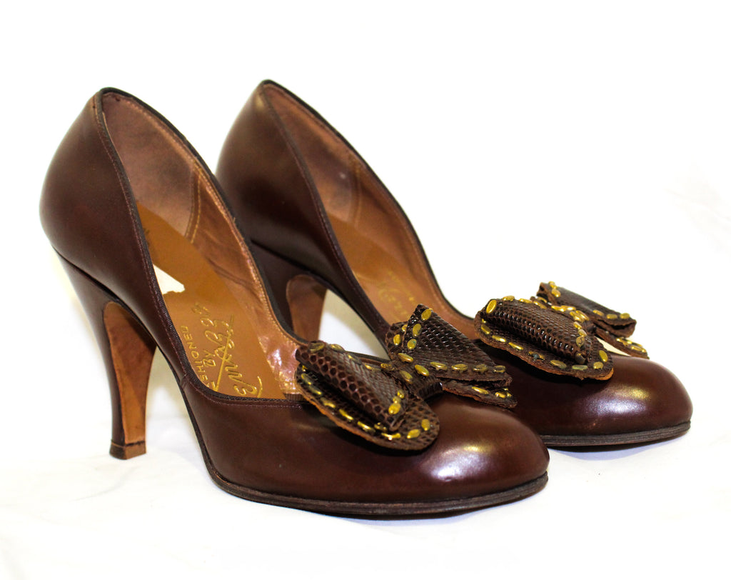 Size 6 Brown 40s Shoes with Decorative Clips - Unworn 1940s Beautiful Leather 3 1/2 Inch Heels - Fall Autumn Deadstock - Deco Reptile Bows