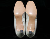 Never Worn 1960s Size 8 1/2 Neutral Shoes - Slick Bone Beige Vinyl Pumps - Ribbon Rosettes - Ecru Cream 2 Inch Heels - 8.5 - NOS Deadstock