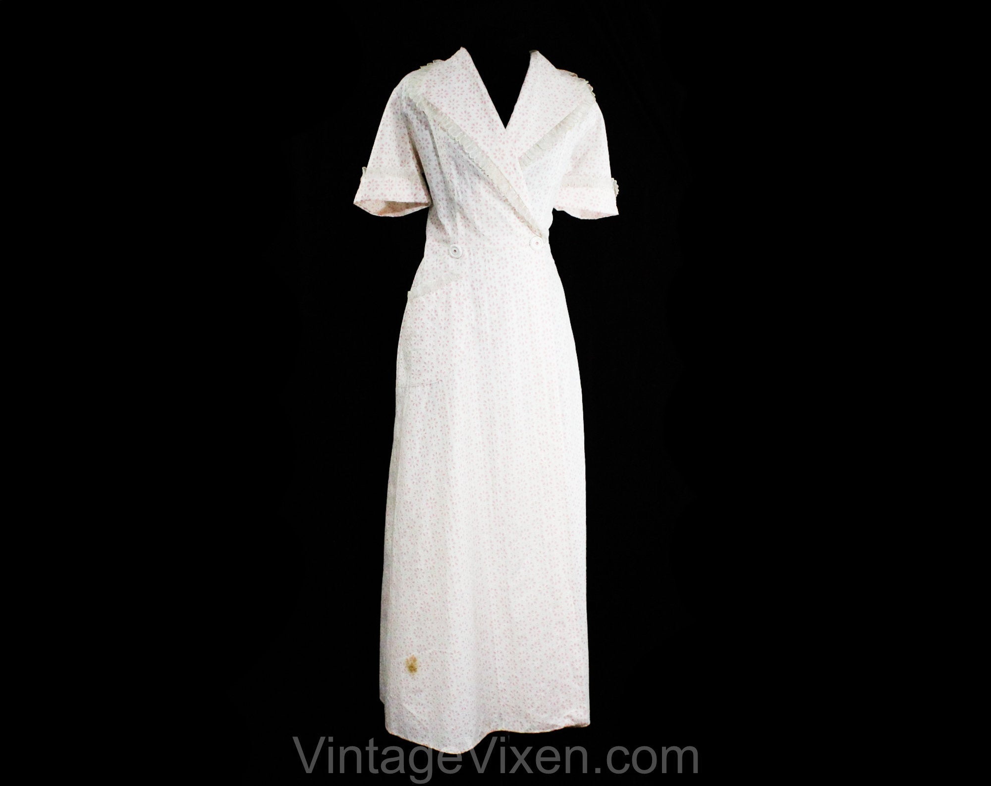 Size 10 1950s Robe - Summer 50s Housewife Style House Dress - Pink & W Vintage Vixen Clothing Size 10 1950s Robe - Summer 50s Housewife Style House Dress - Pink & W Vintage Vixen Clothing